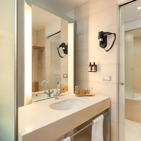 Precise House Mantegna Hotel 4*