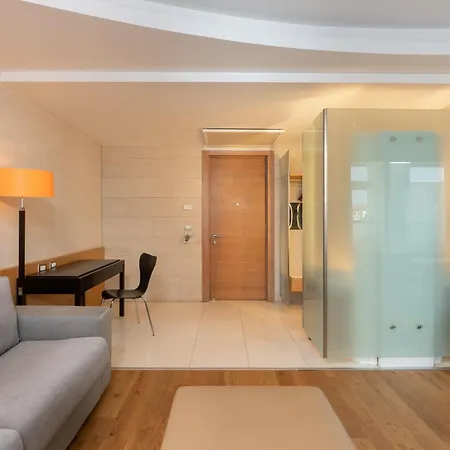 Precise House Mantegna 4*