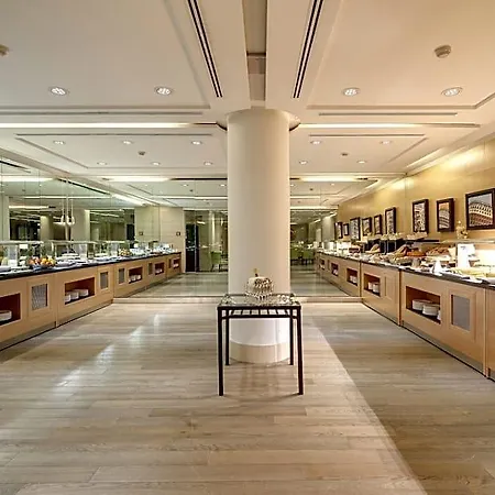 Precise House Mantegna Hotel 4*